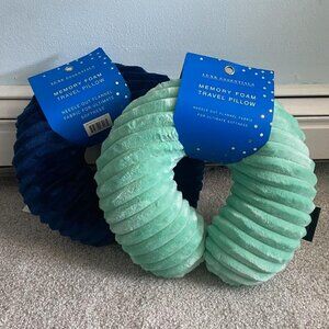 2NWT Luxe Essentials Memory Foam Neck Travel Pillows